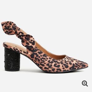 🆕BETSEY JOHNSON LEOPARD POINTED TOE CYLINDER 👠